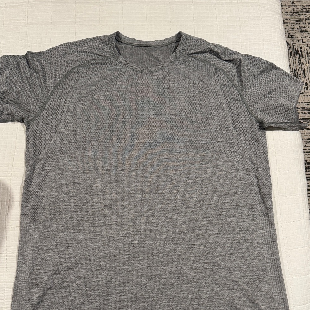 lululemon athletica Heather Gray Short Sleeve Tee